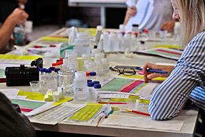 Cleaning tests of acrylic paint samples at the 2017 CAPS course at Hamburg Kunsthalle. Photo: S. Auffret